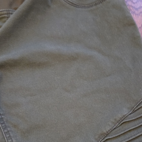 Isabel Maternity by Ingrid & Isabel Olive Jeggings - Picture 4 of 6